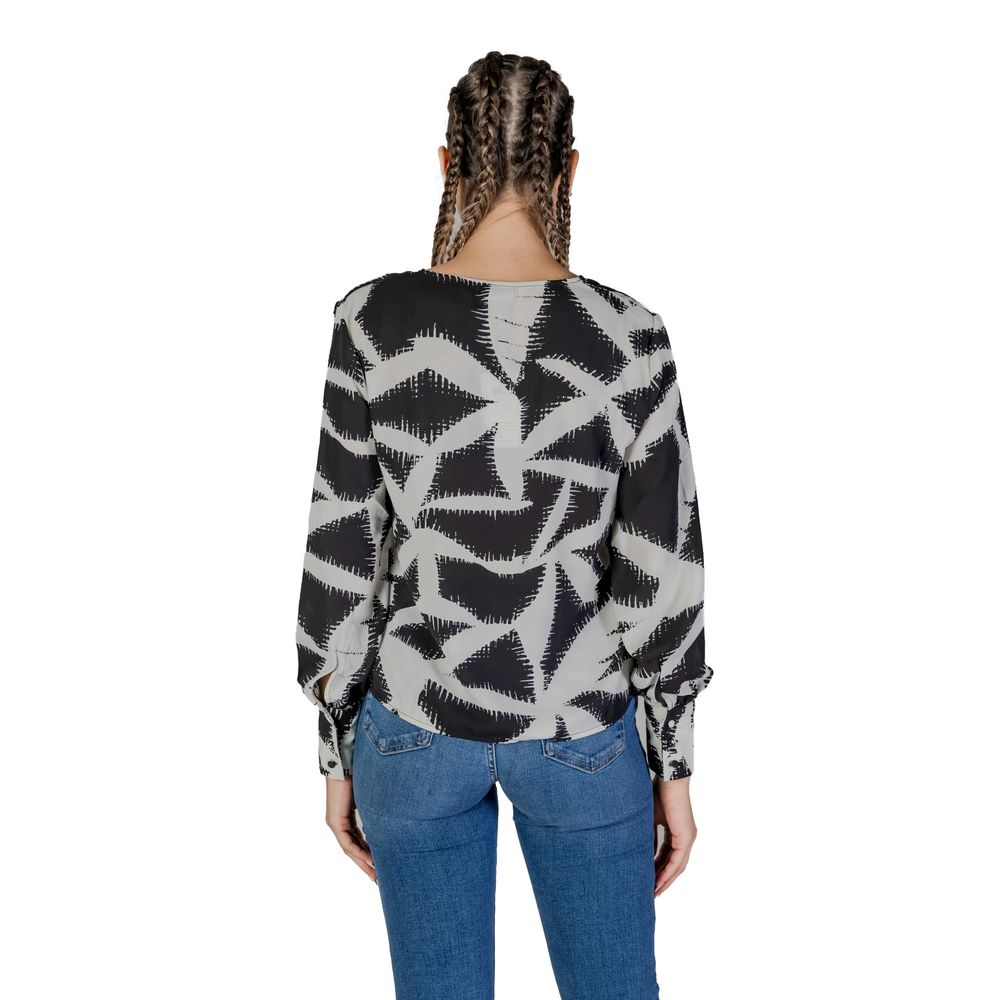 Svart blus i återvunnen polyester