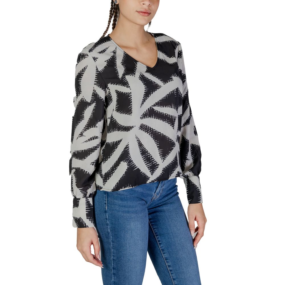 Svart blus i återvunnen polyester