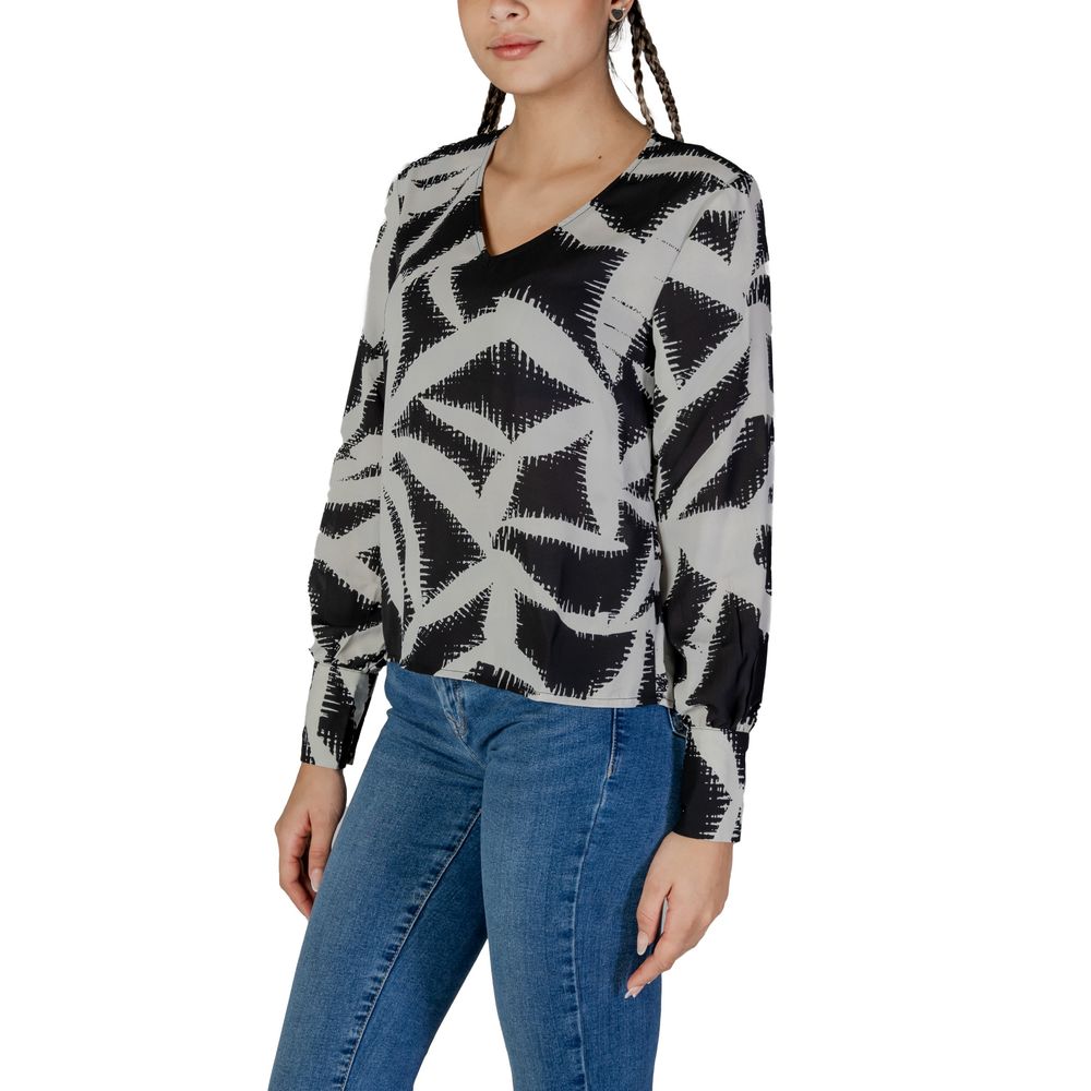 Svart blus i återvunnen polyester