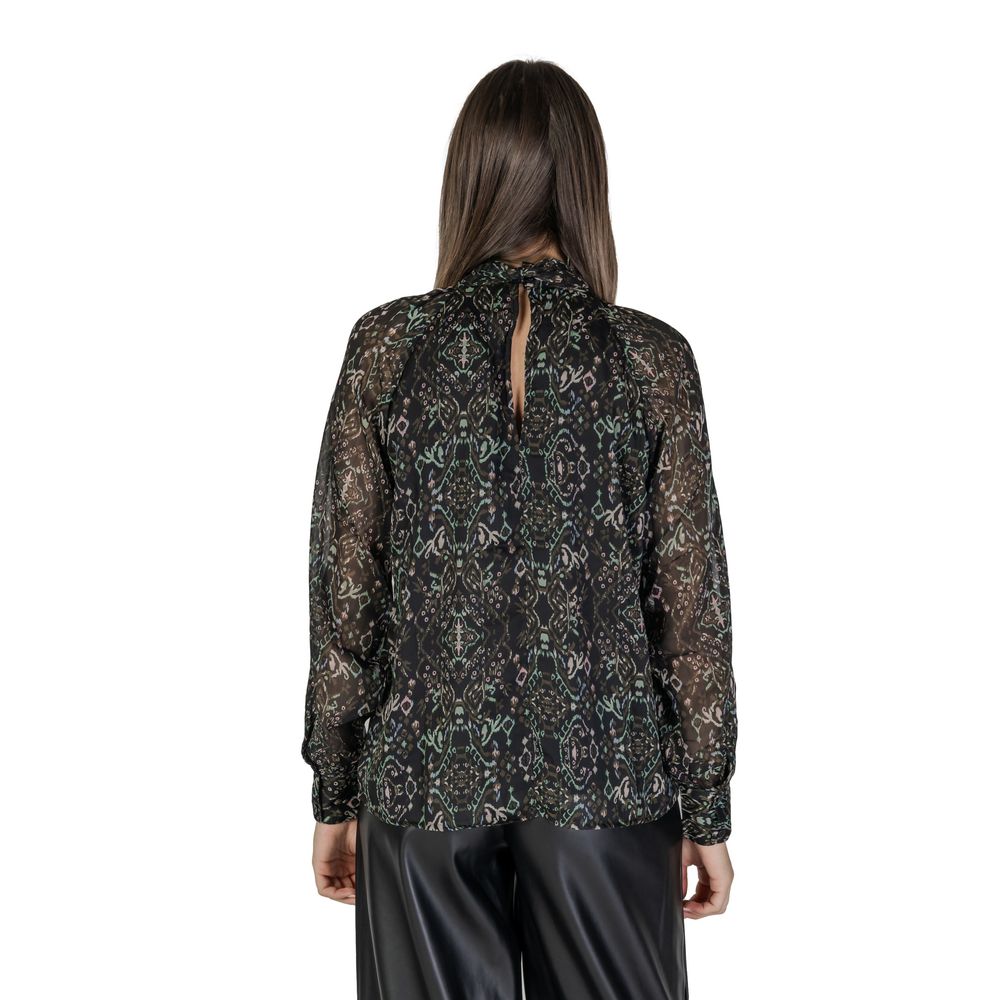 Svart bluse i resirkulert polyester