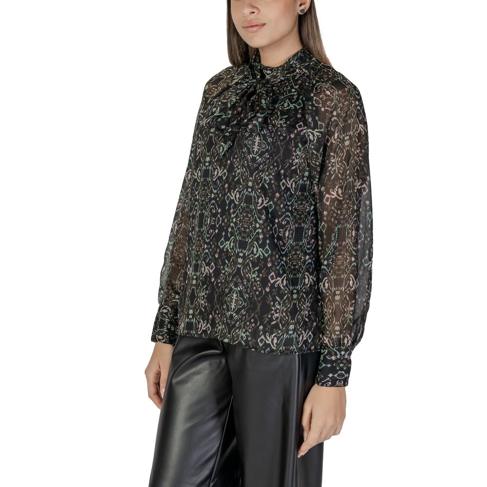 Svart bluse i resirkulert polyester