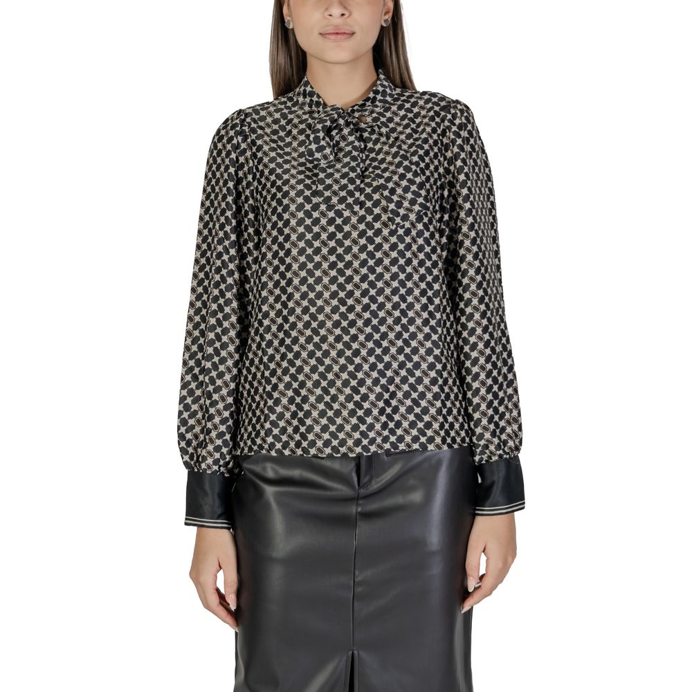 Svart skjorta i återvunnen polyester