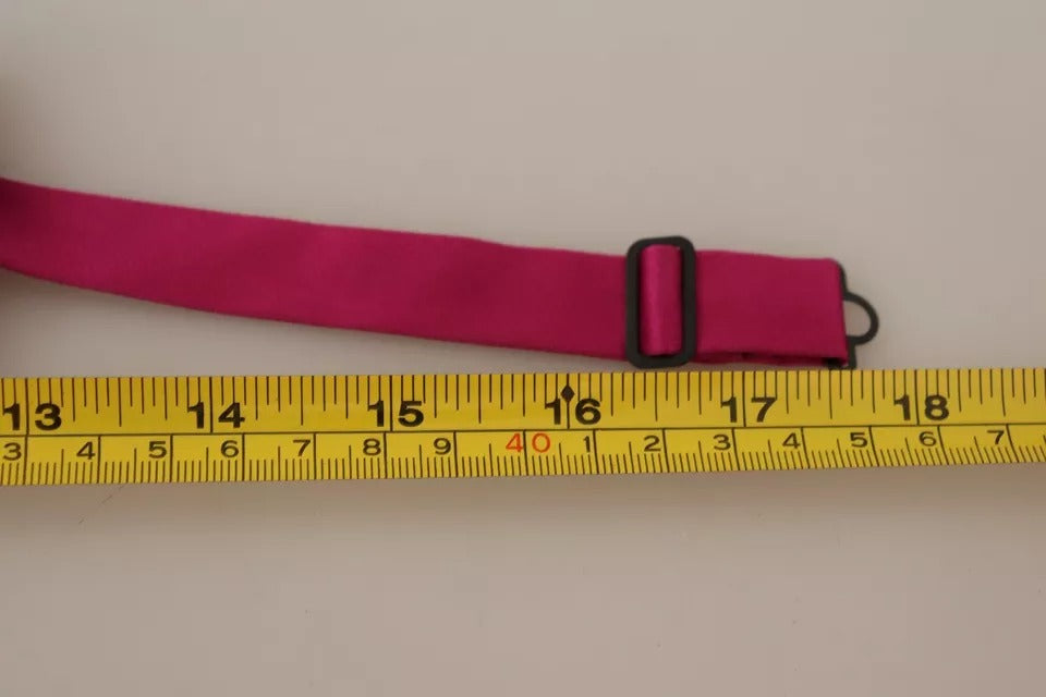 Rosa fluga i 100 % siden med justerbar halsringning, herr