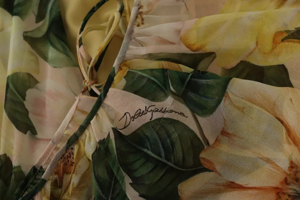 Flerfärgad lång maxiklänning i siden med blommönster