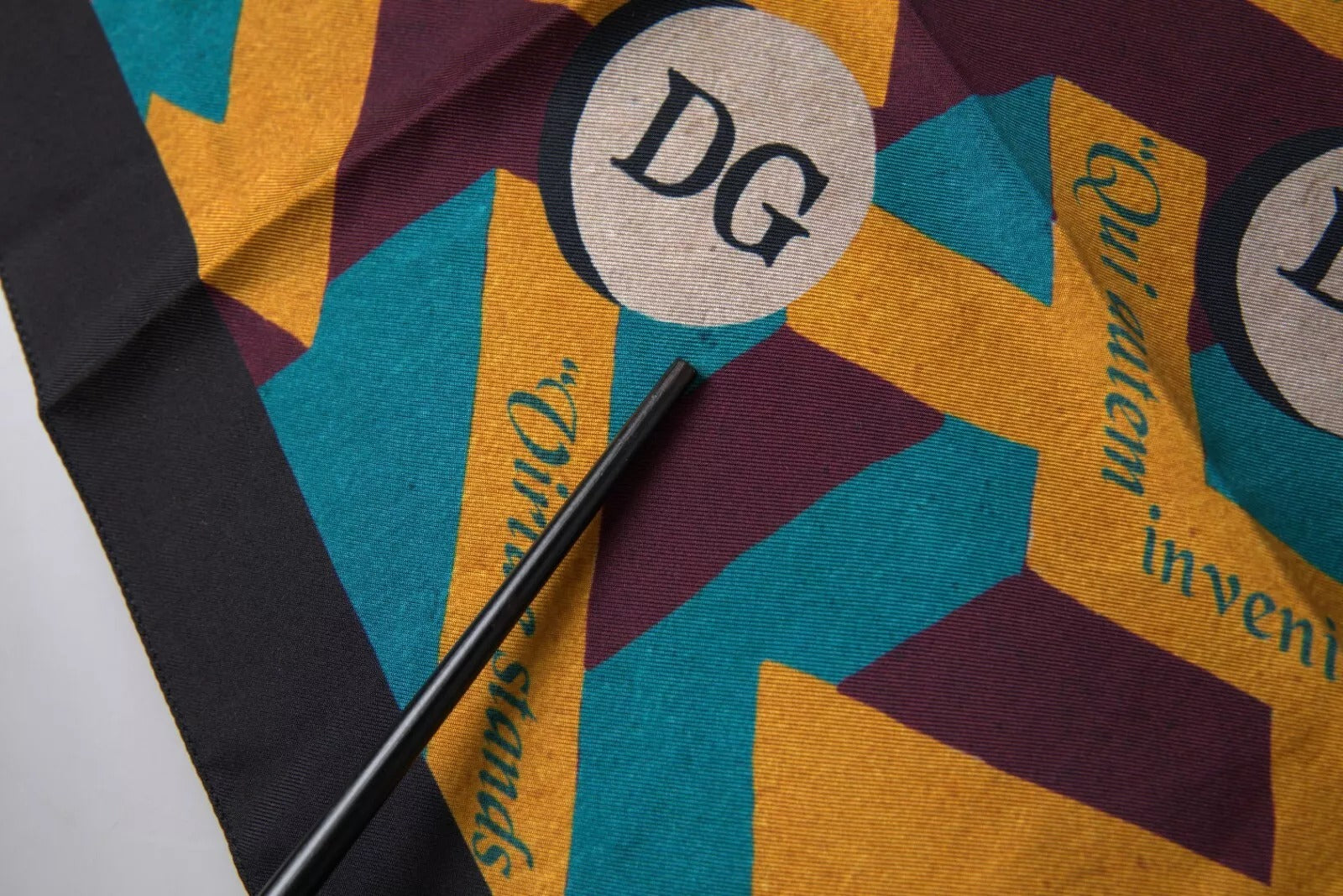 Dolce &amp; Gabbana flerfärgad tryckt fyrkantig näsdukshalsduk