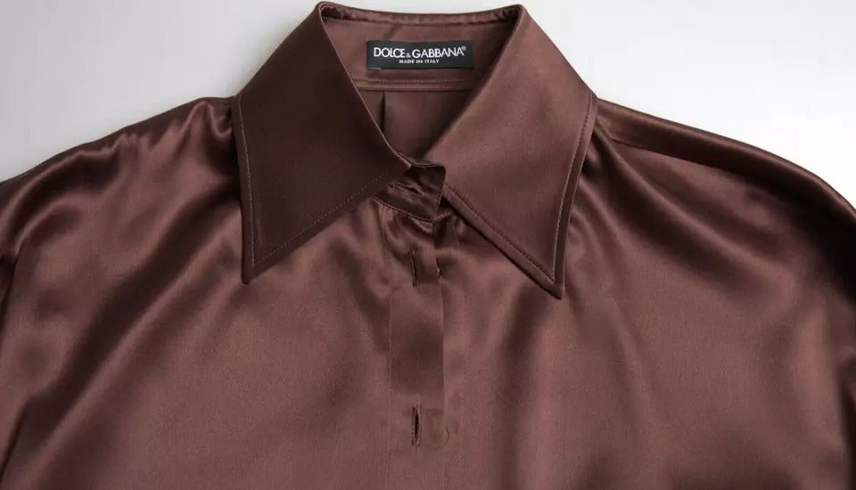 Brun sidenblus med långa ärmar och krage