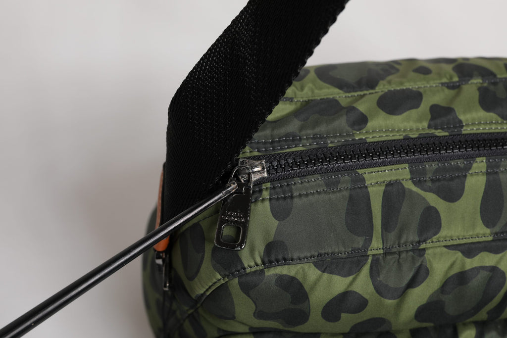 Grön polyester leopardmönstrad axelväska med skal