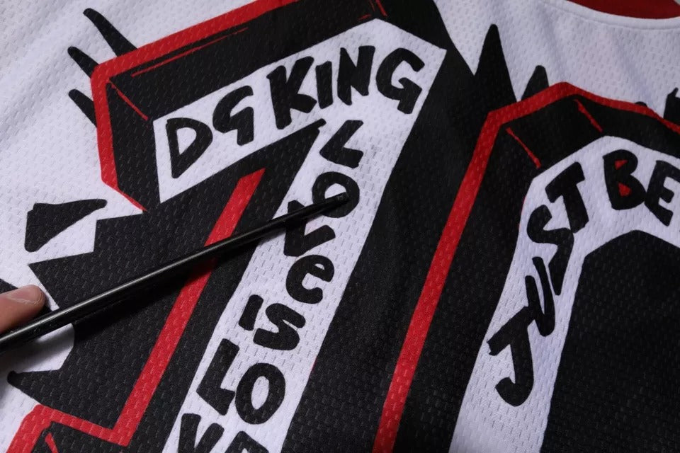 Dolce &amp; Gabbana Flerfarget King Panda-trykk T-skjorte med glidelåskrage
