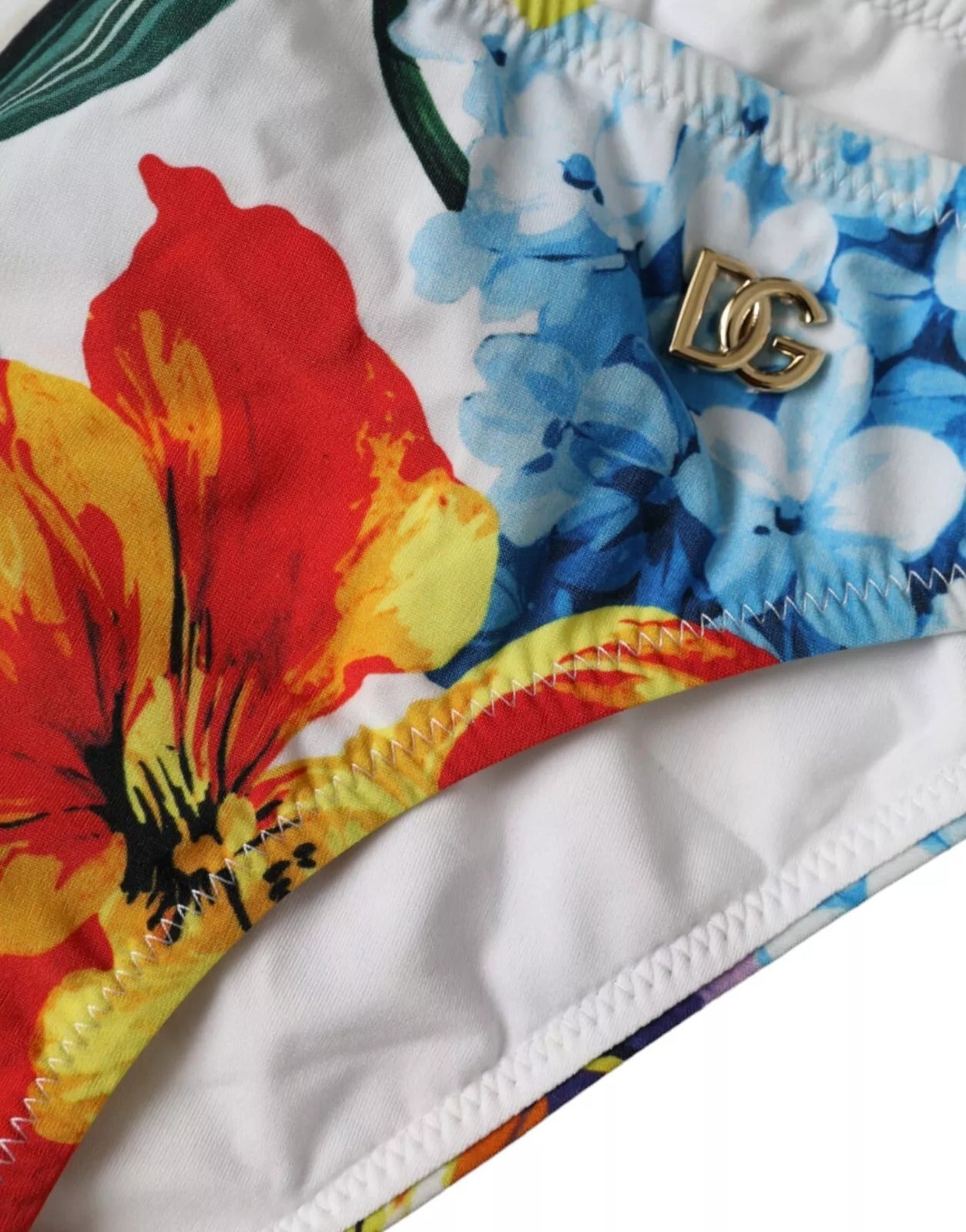 Vit blommig baddräkt bikiniunderdel badkläder