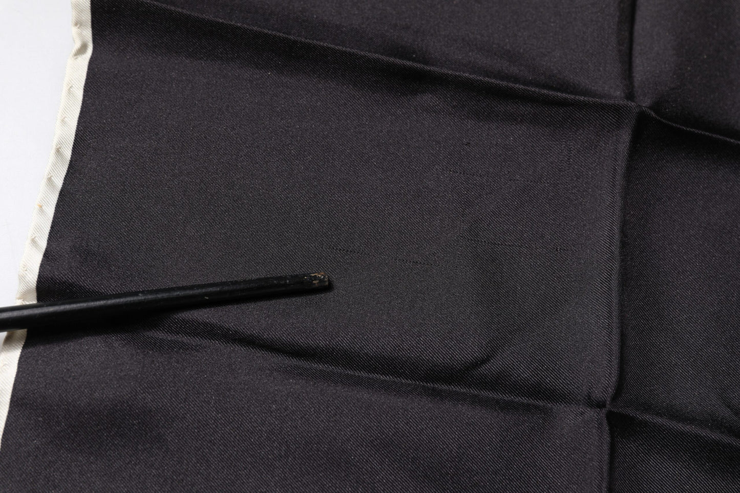 Dolce &amp; Gabbana svart kronelogo firkantet lommetørkleskjerf