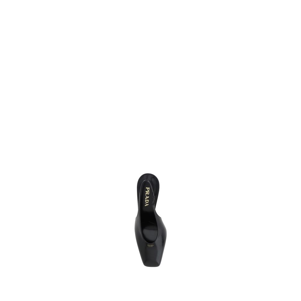 Svarta pumps i kalvskinn