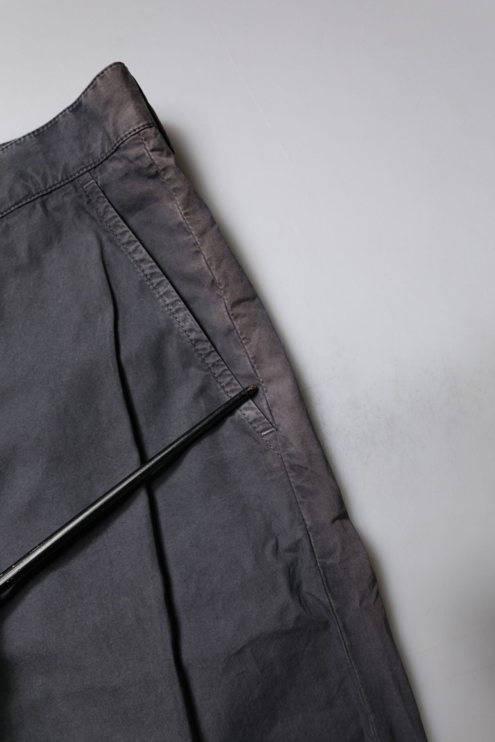 Mörkgrå bomullsbermudashorts för män med medelhög midja