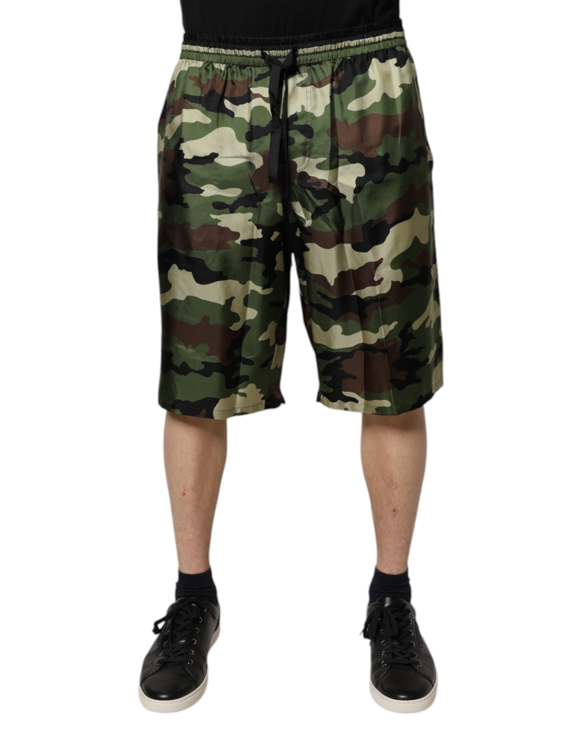 Flerfärgade kamouflage sidenbermudashorts med medelhög midja