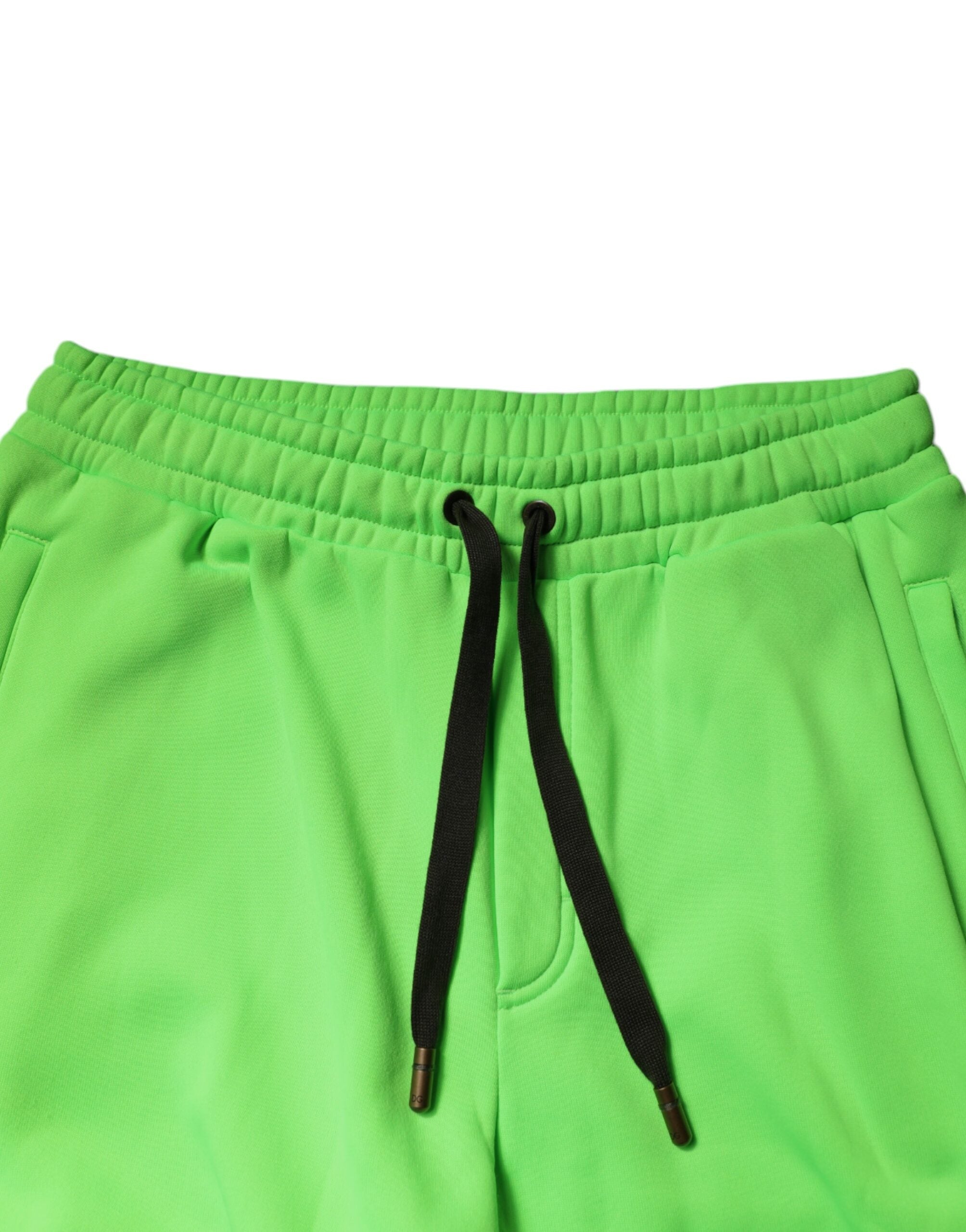 Gröna lapptäcksmönster med cargo-bermudashorts