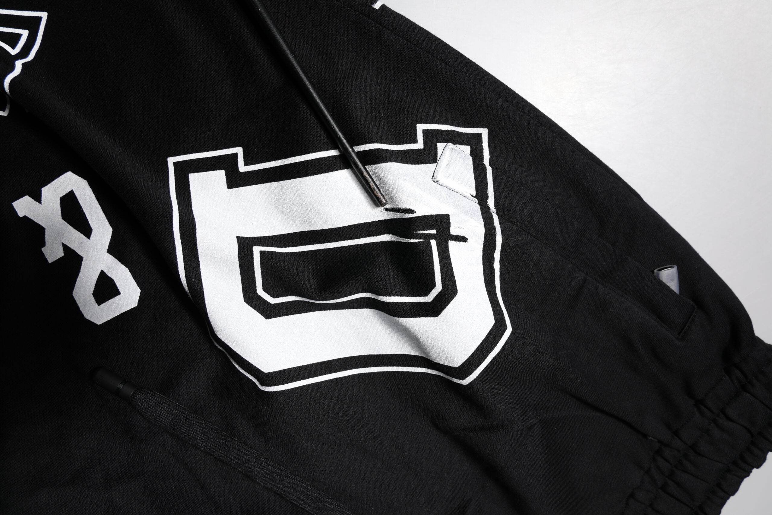 Svarta Bermuda-shorts med logotyp och bomull
