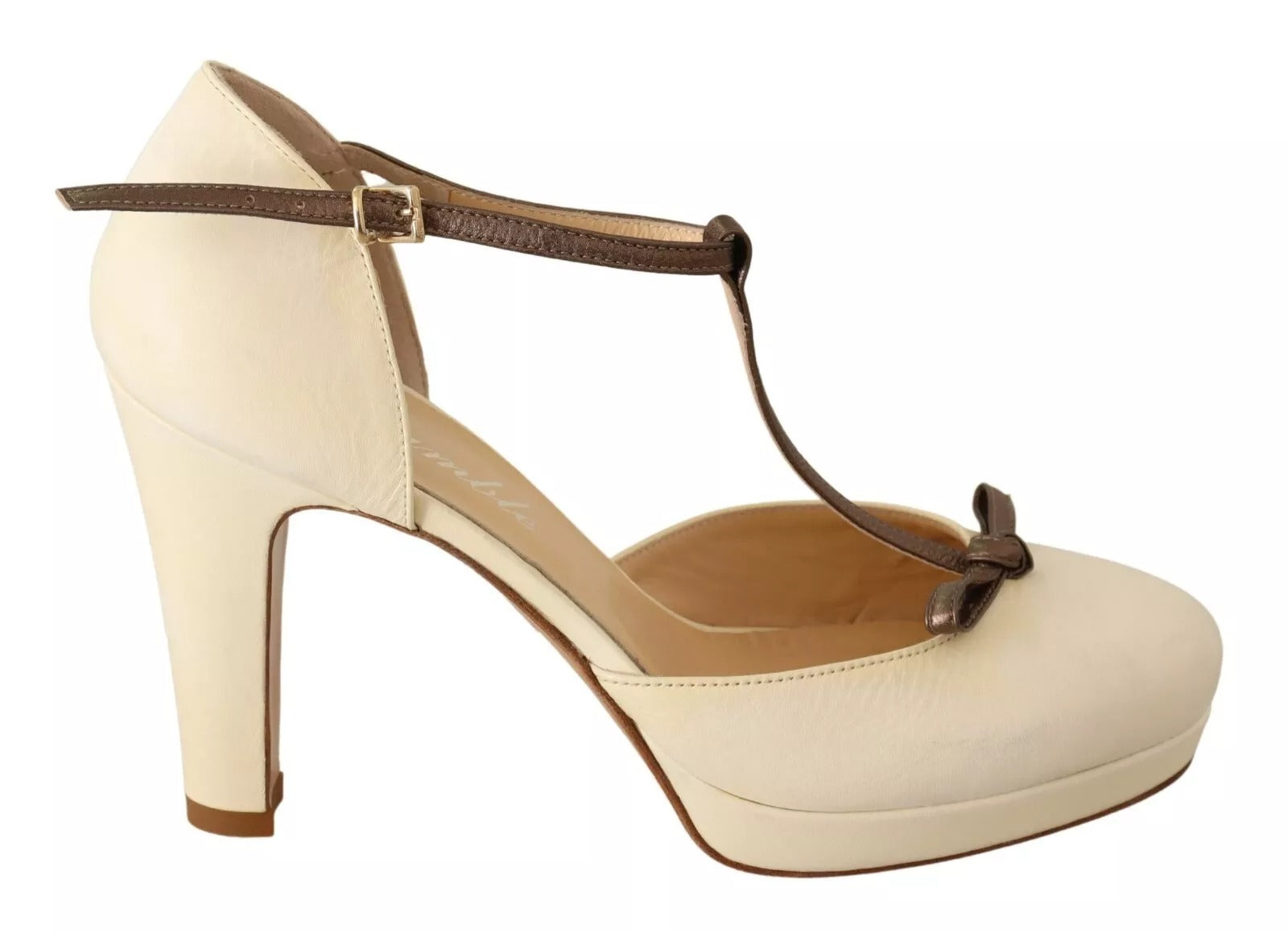 Beige T-remmar med blockklackar och pumps i läder