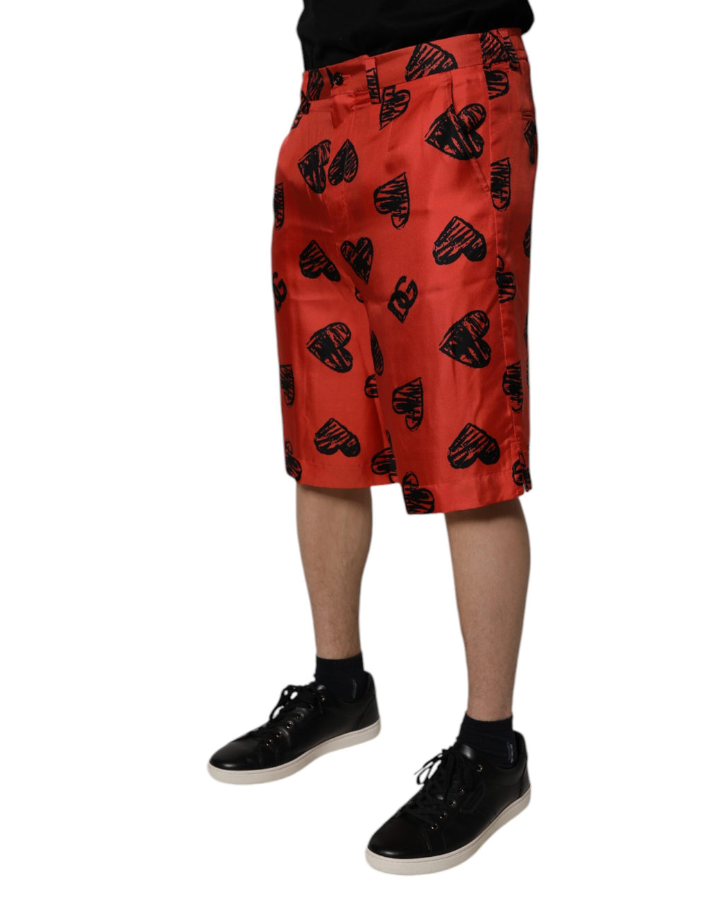 Orangea sidenbermudashorts med hjärtmönster