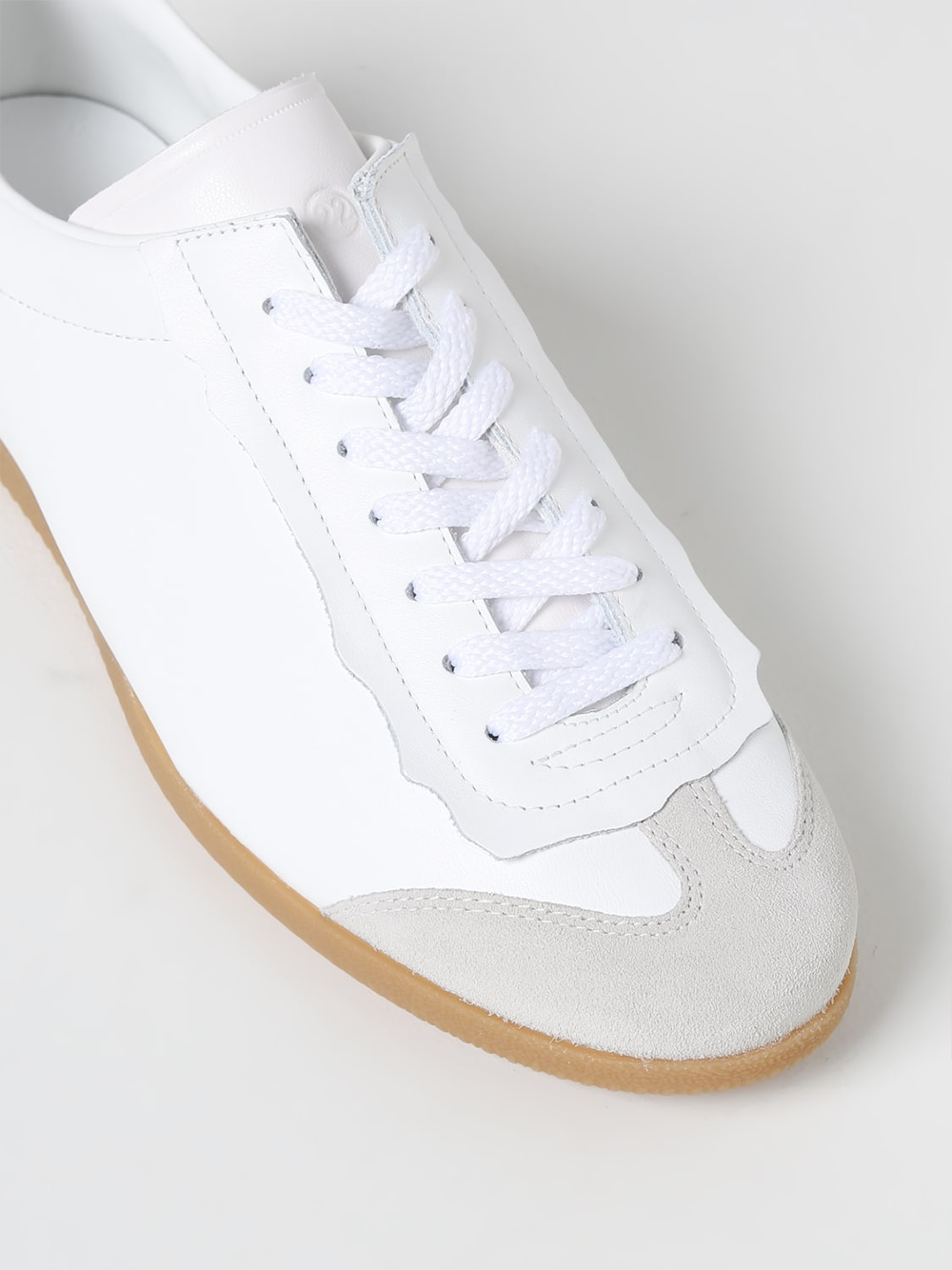Maison Margiela Lave Fjærlette Sneakers i Skinn og Semsket Skinn