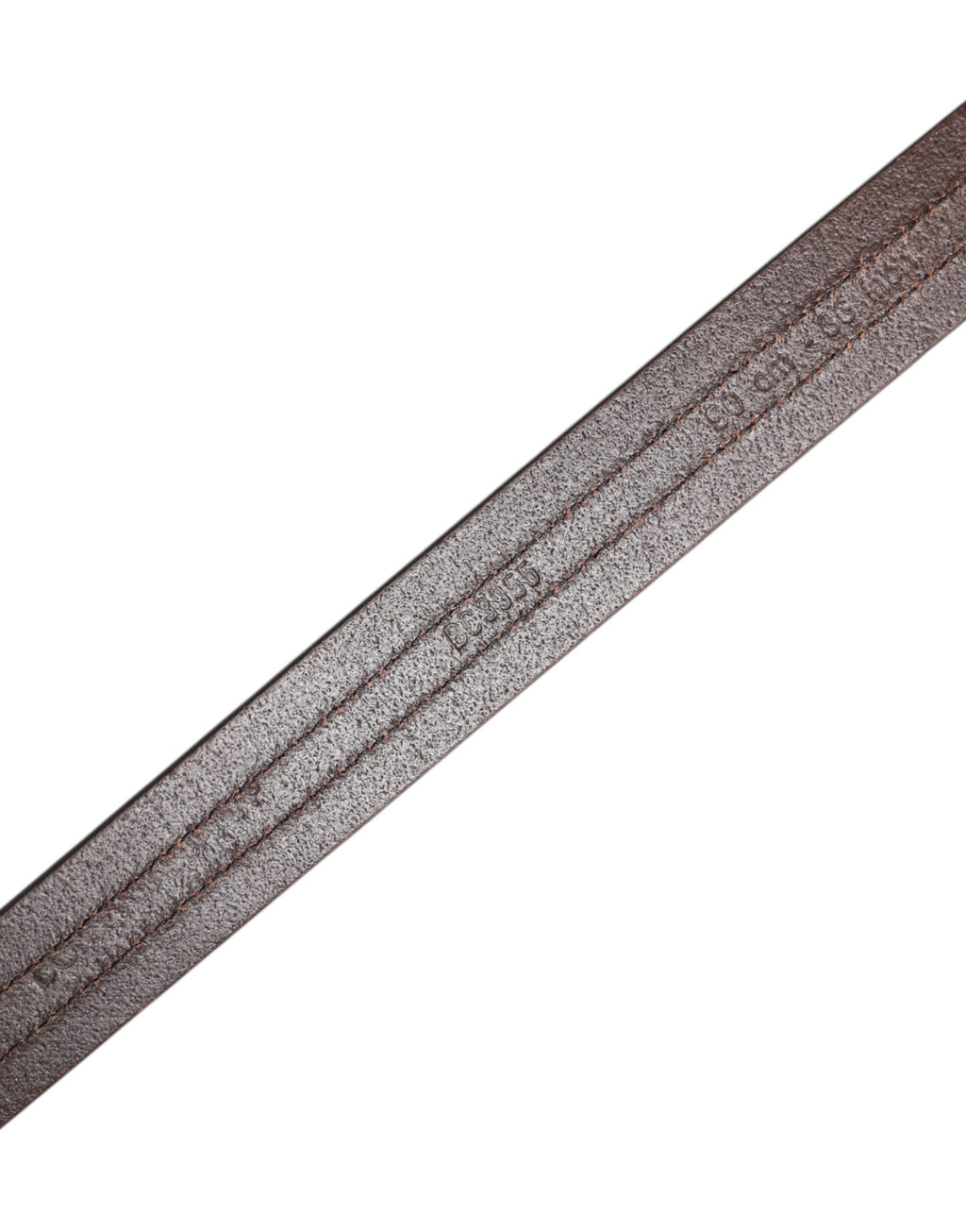 Burgunderfarget skinnbelte med metalllogo og spenne