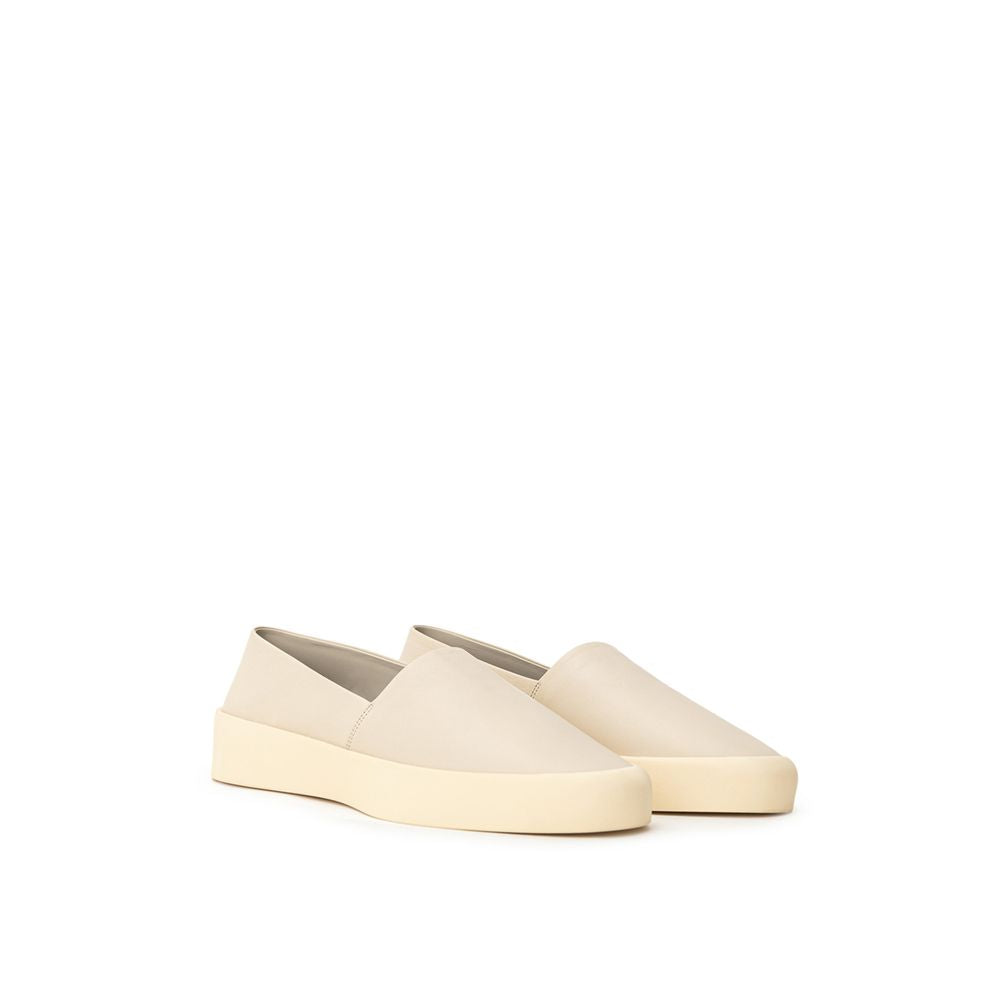 Grå slip-on loafers i skinn