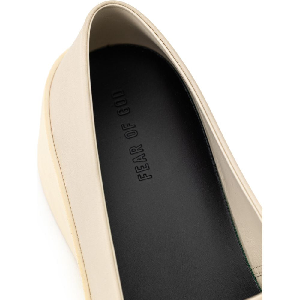 Grå slip-on loafers i skinn