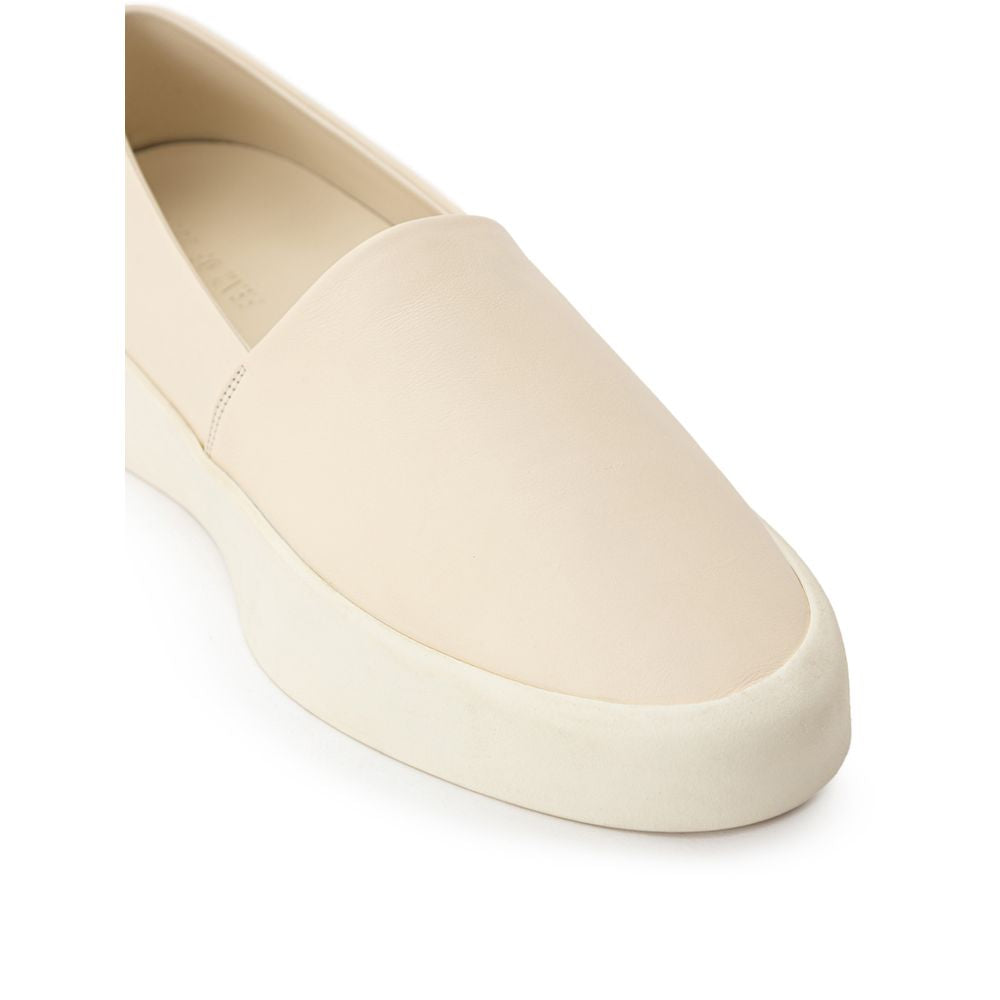 Beige slip-on loafers i skinn