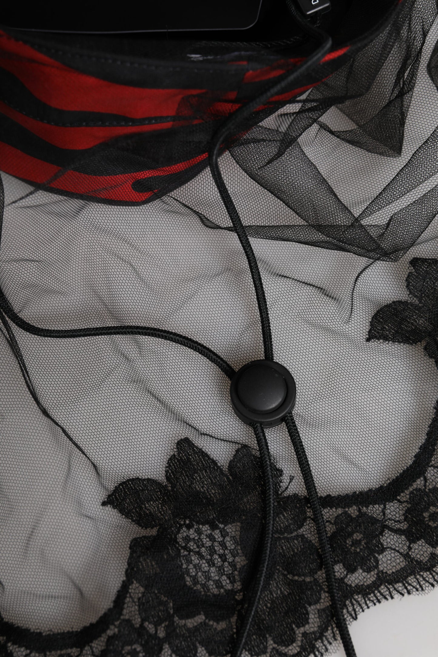 Dolce &amp; Gabbana Svarte Røde Stripete Blondetyll Bøttehatt