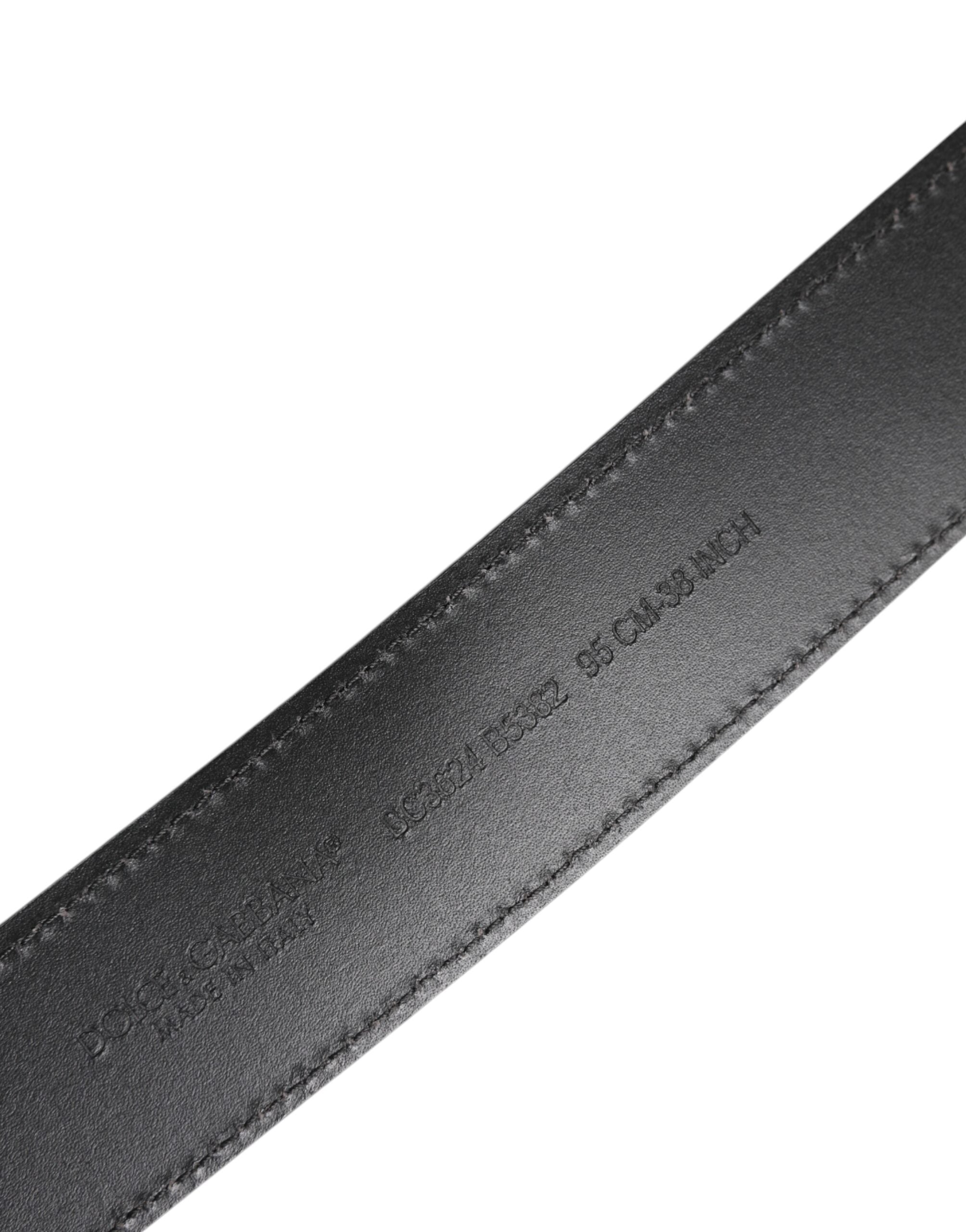 Svart klassiskt silverfärgat bälte med logotypspänne i metall