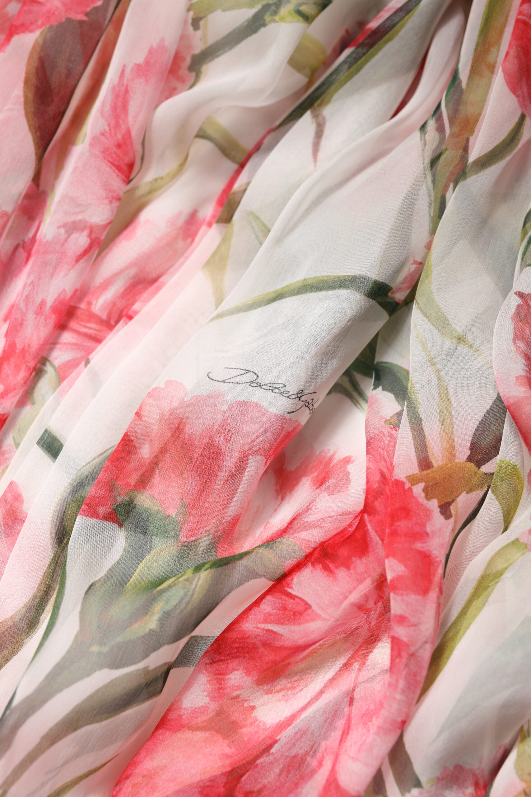 Vit Blommig Sidenklänning Med Haltermotiv Och A-linje