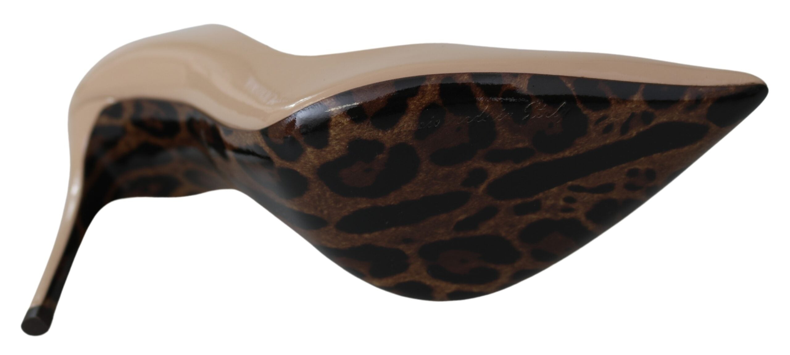 Beige pumps med stilettklack i lackläder