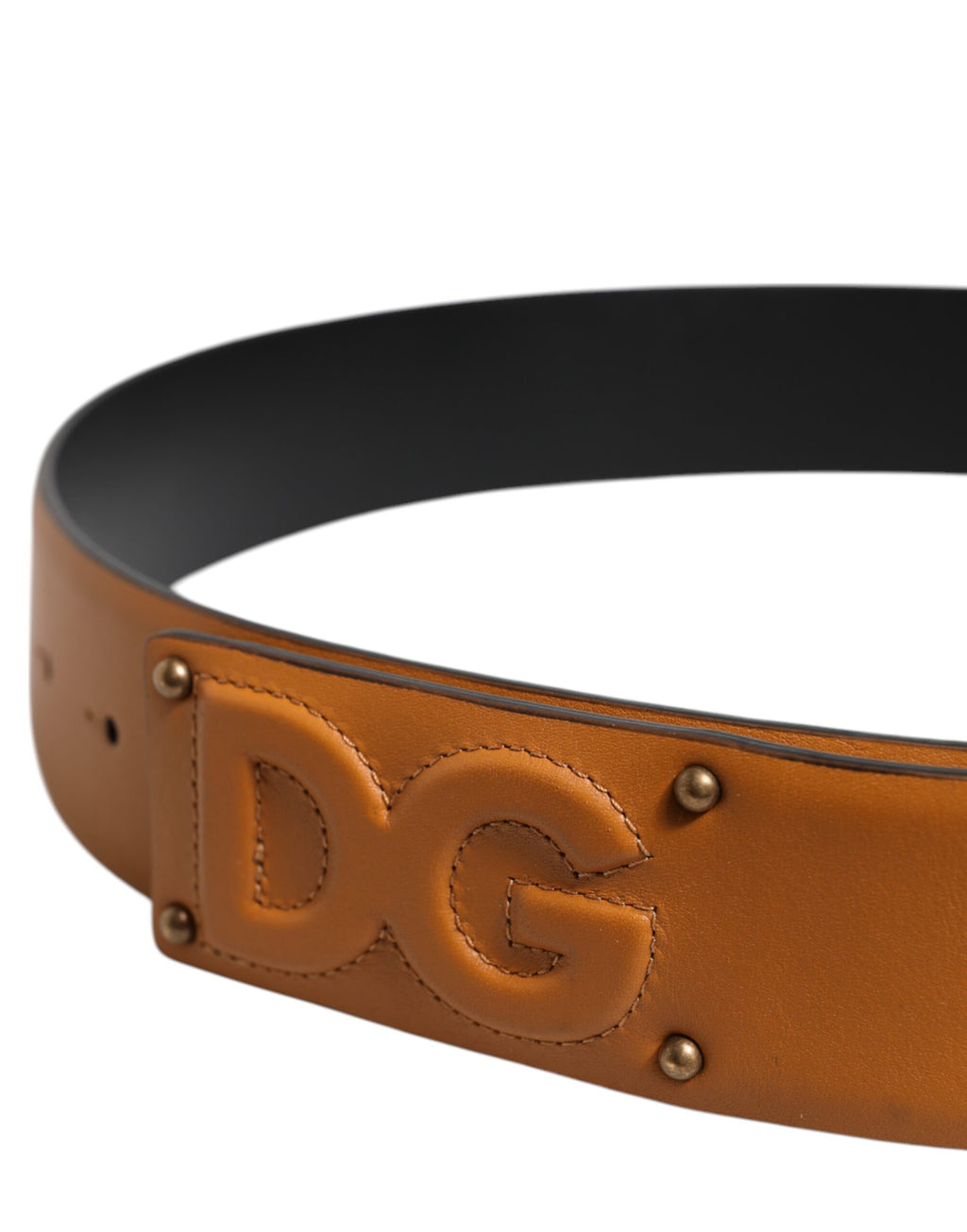 Brunt skinnbelte med DG-logo og preget spenne