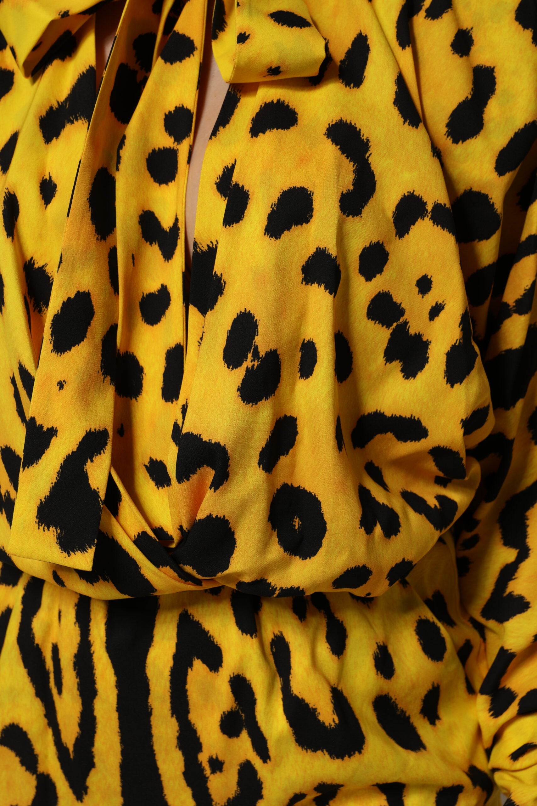 Gul Leopardfärgad Jumpsuitklänning med Långa Ärmar
