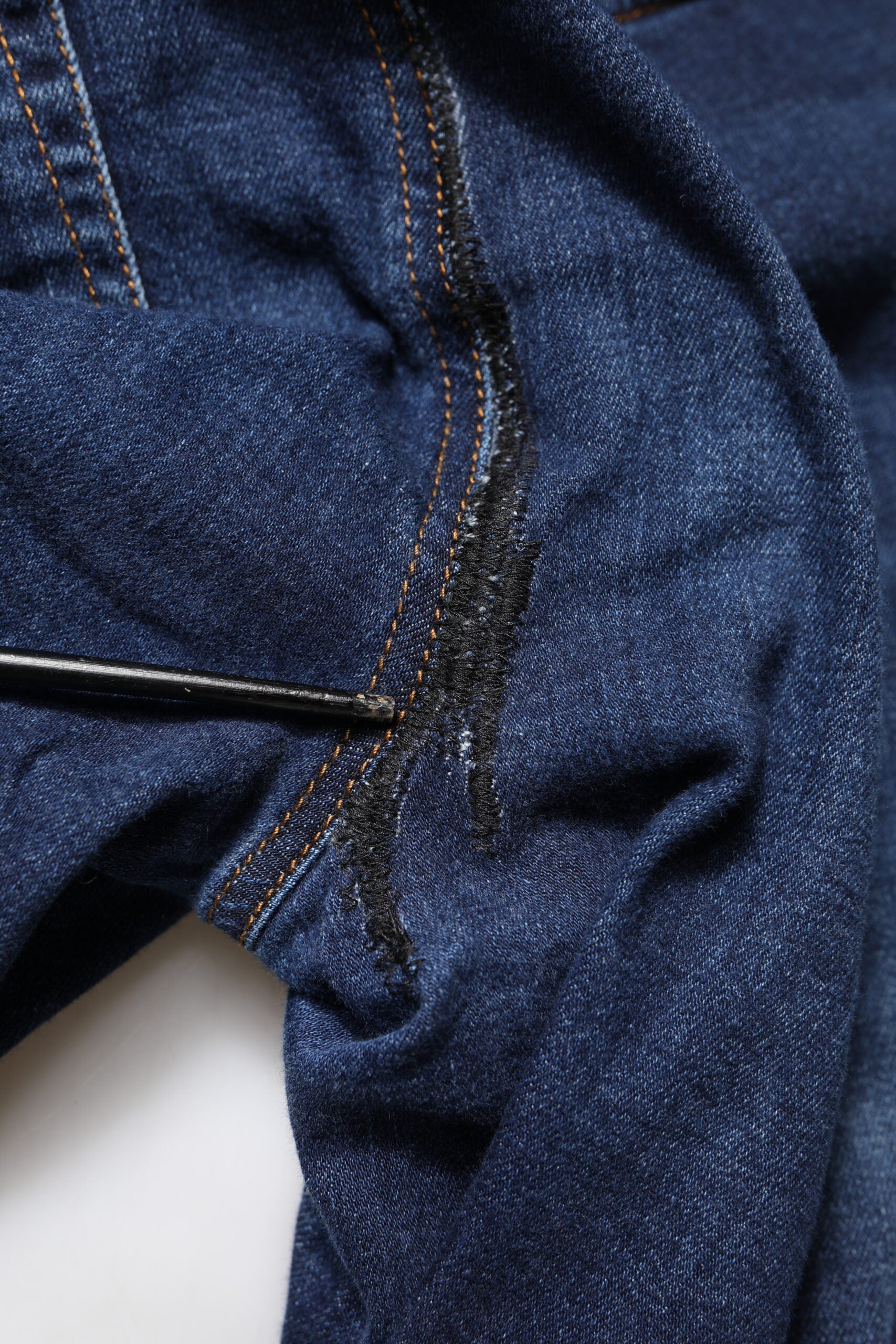 Blå bomullsjeans med hög midja och korta denimdetaljer