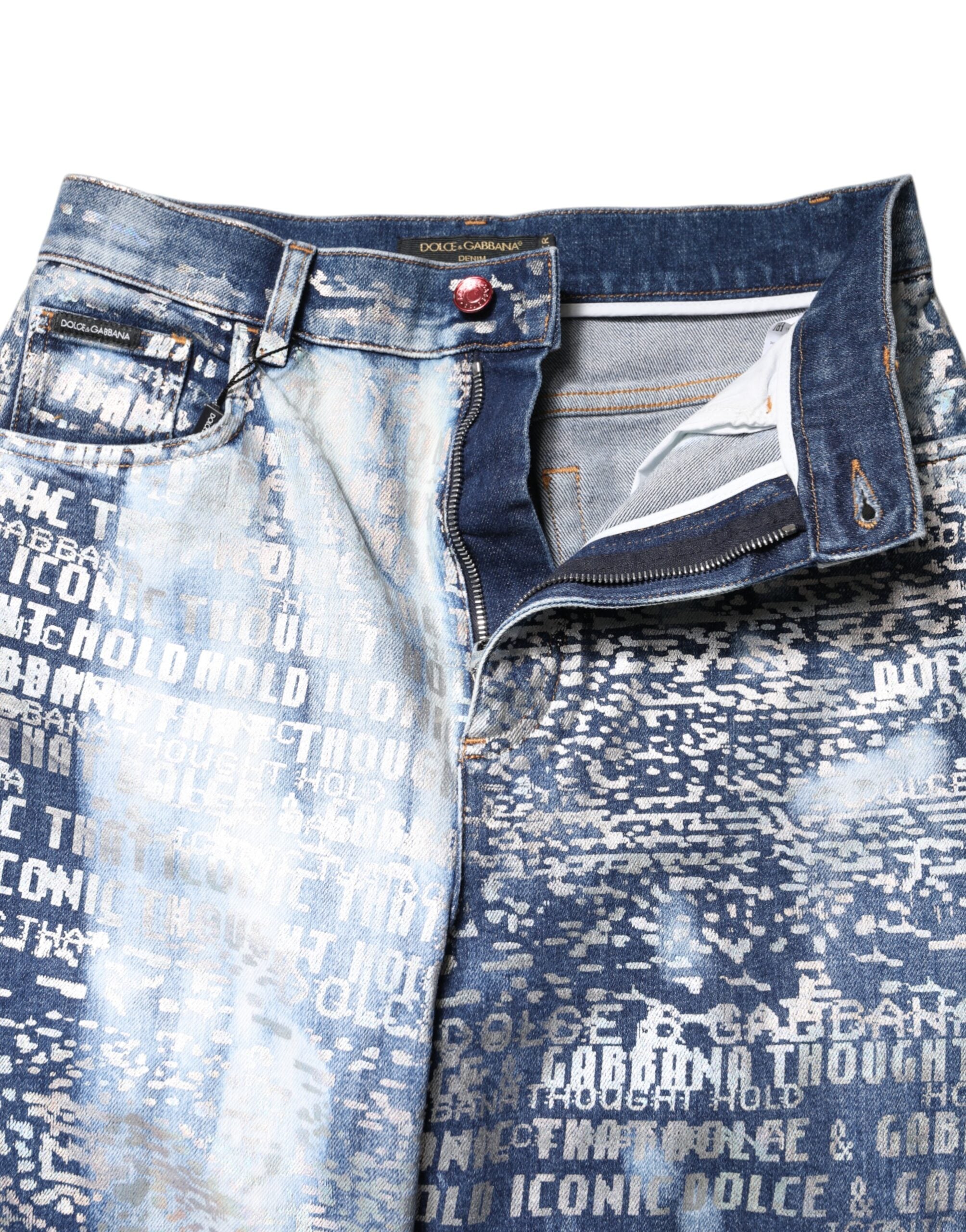 Blå tvättade jeans med hög midja och tryck