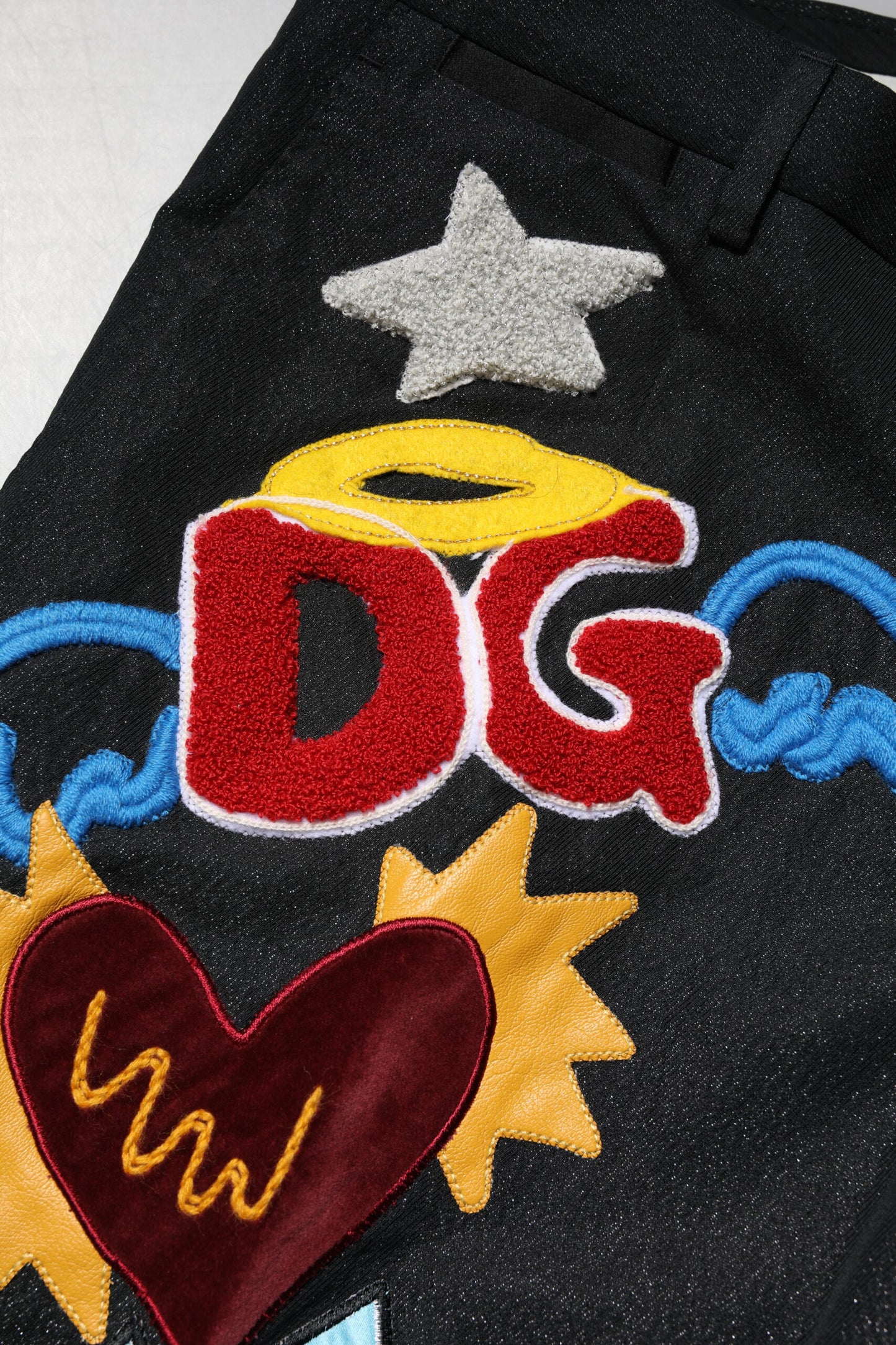 Dolce &amp; Gabbana svarte grafiske broderte herrebukser