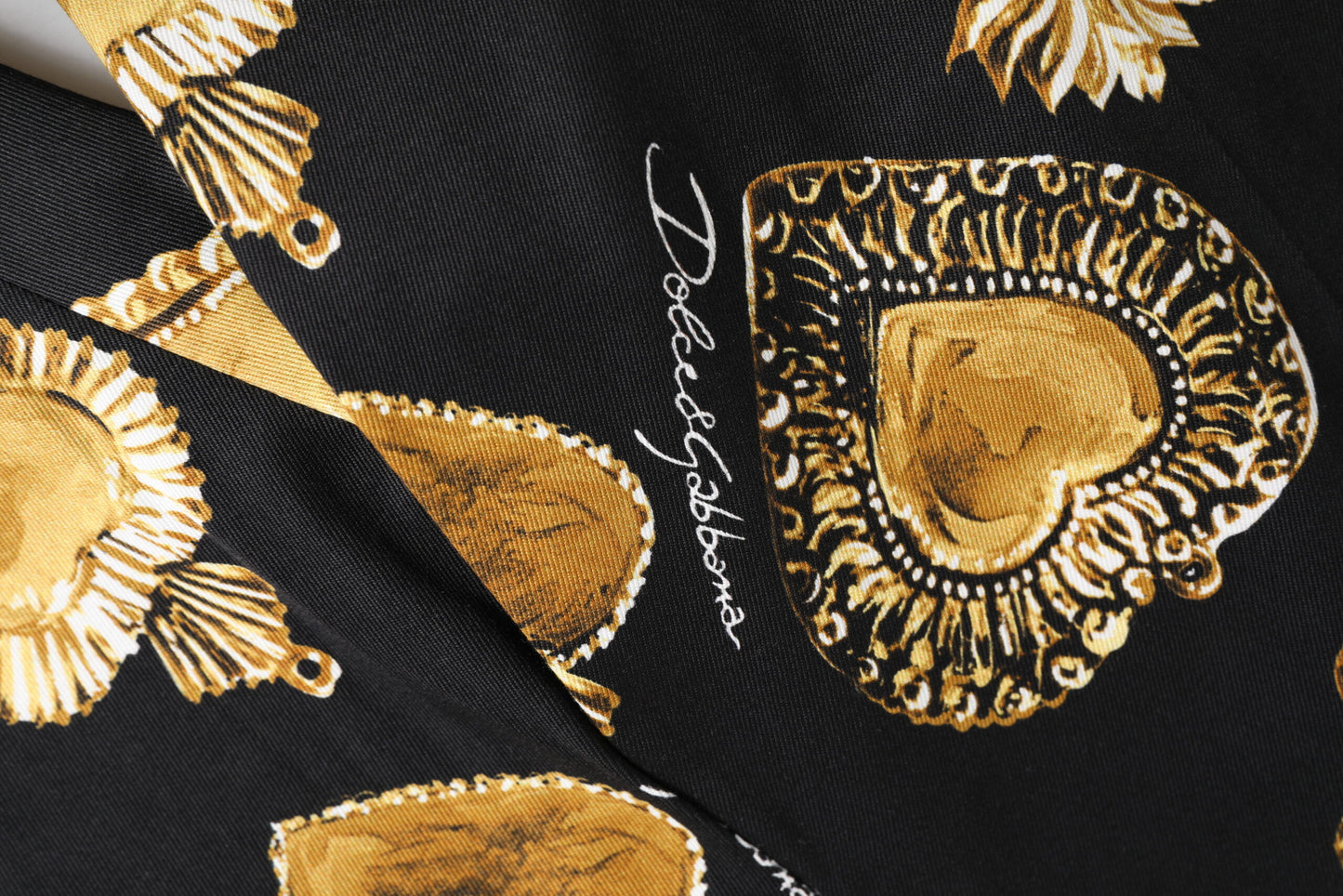 Dolce &amp; Gabbana Svarta Guldfärgade Byxor med Sacred Heart-mönster