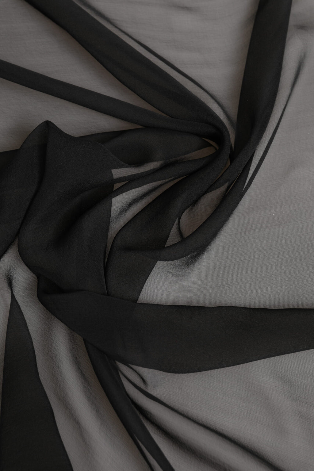 Grå svart siden fyrkantig damscarf