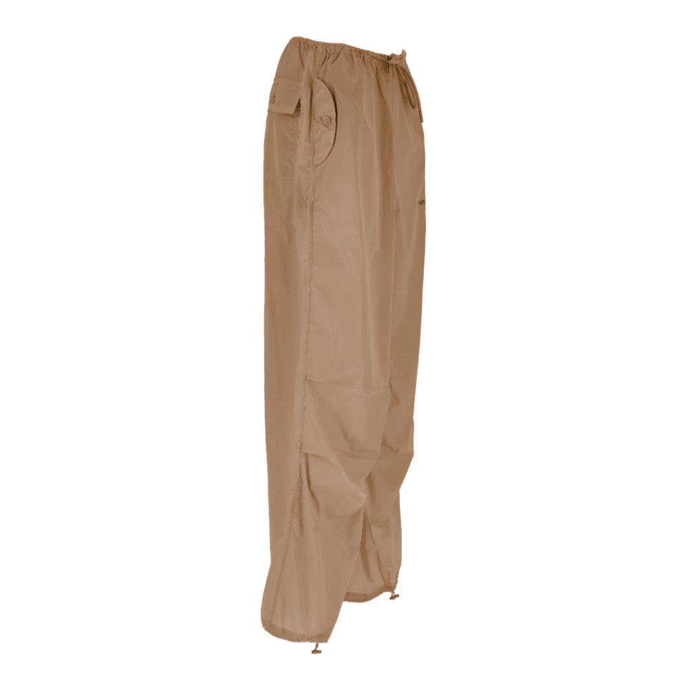 Bruna nylonjeans och byxor