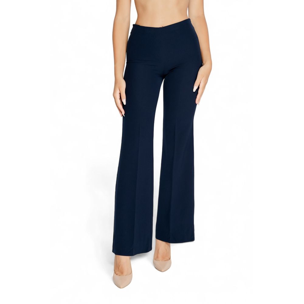 Blå polyesterjeans och byxor