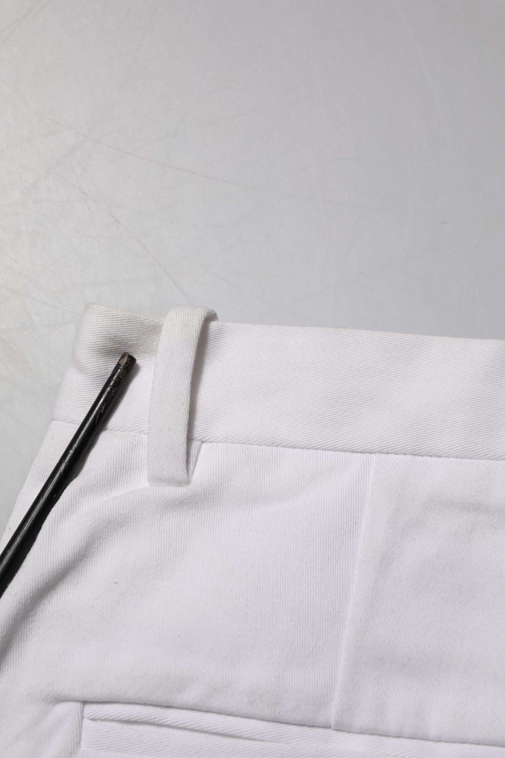Hvite bomulls-bermudashorts for kvinner med medium midje