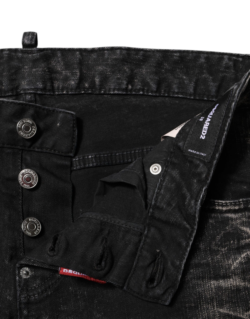 Svarta tvättade avsmalnande jeans med medelhög midja