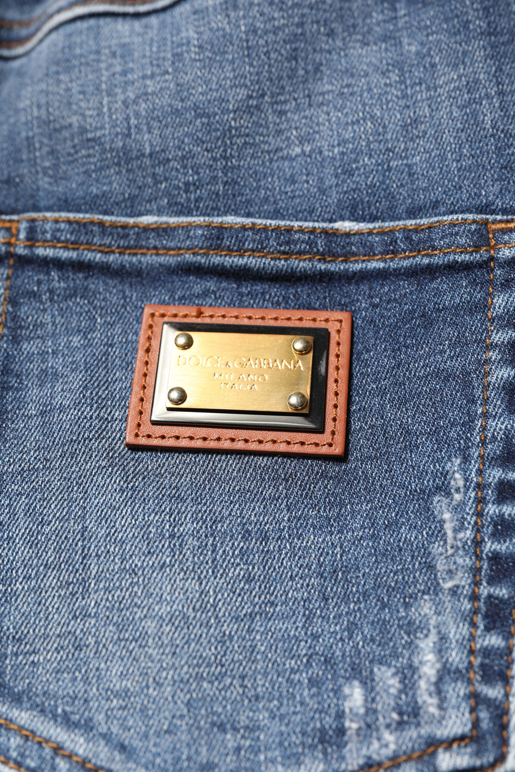 Blå denimjeans med strassutsmyckning