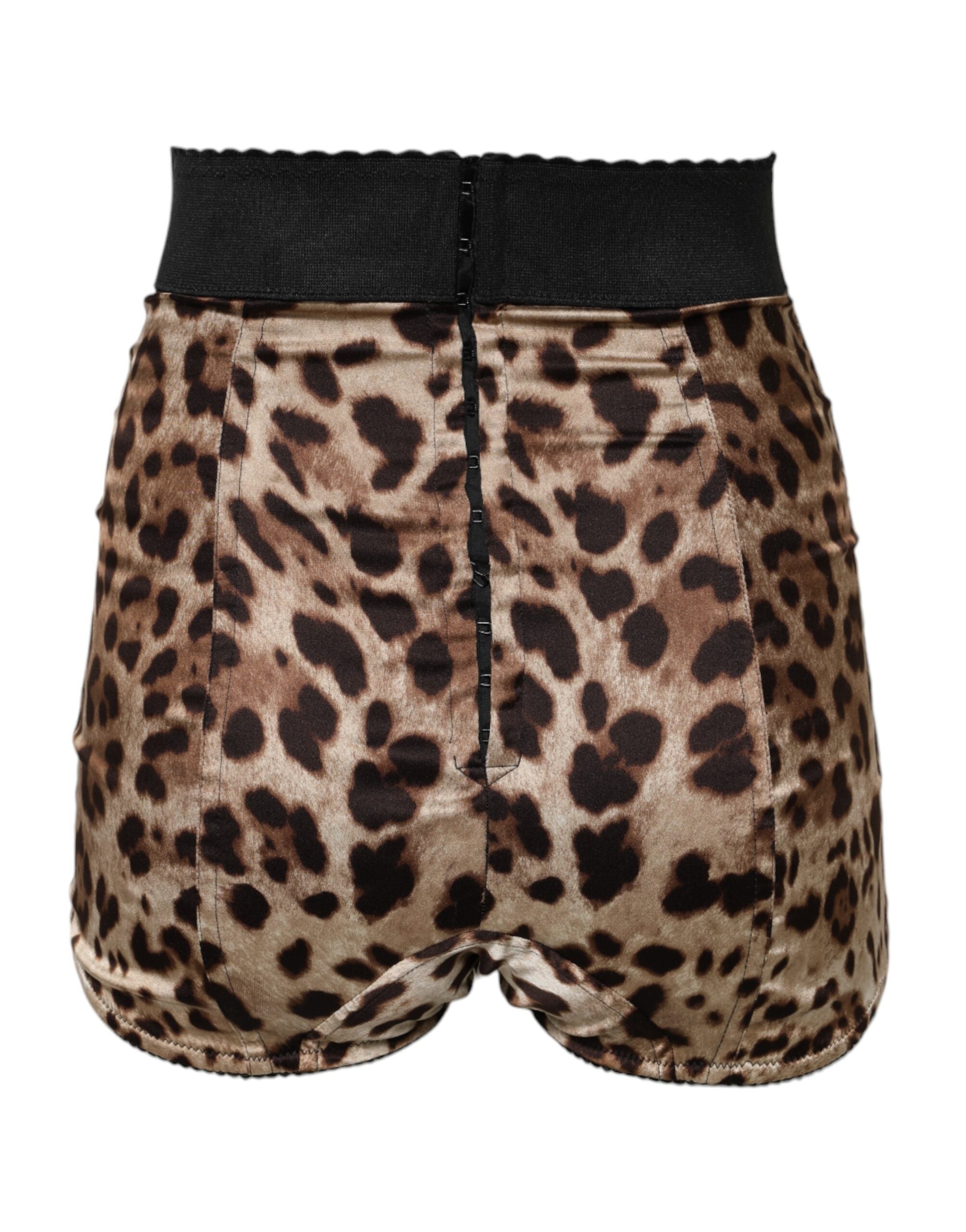 Brune leopardfargede hotpants-shorts med høy midje