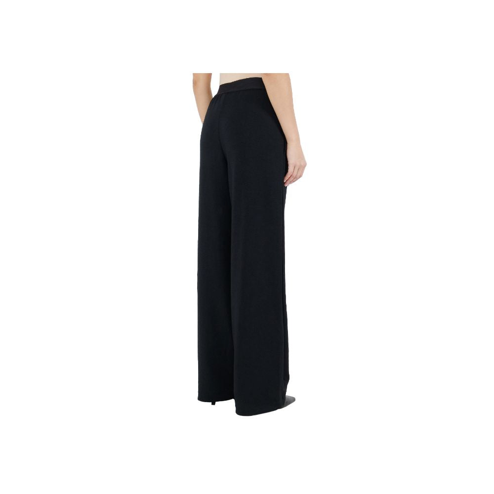 Svarta polyesterjeans och byxor