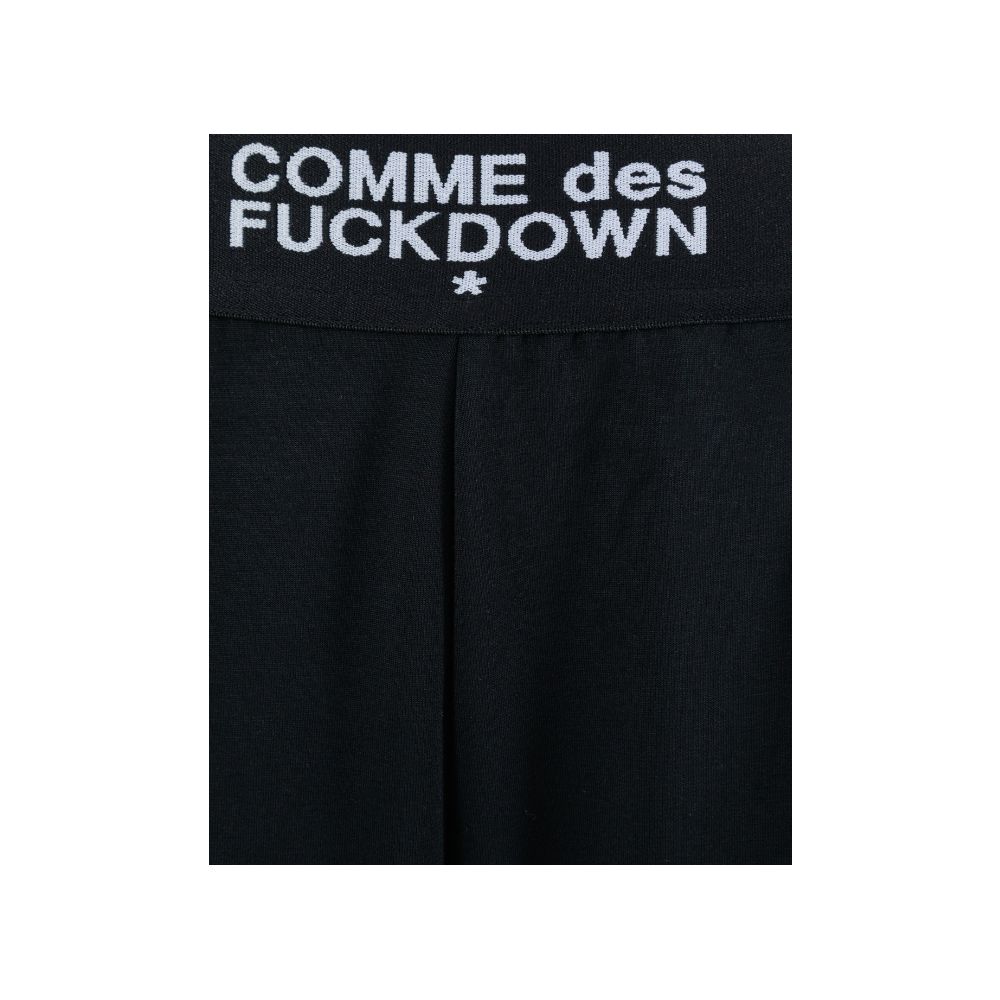 Svarta polyesterjeans och byxor
