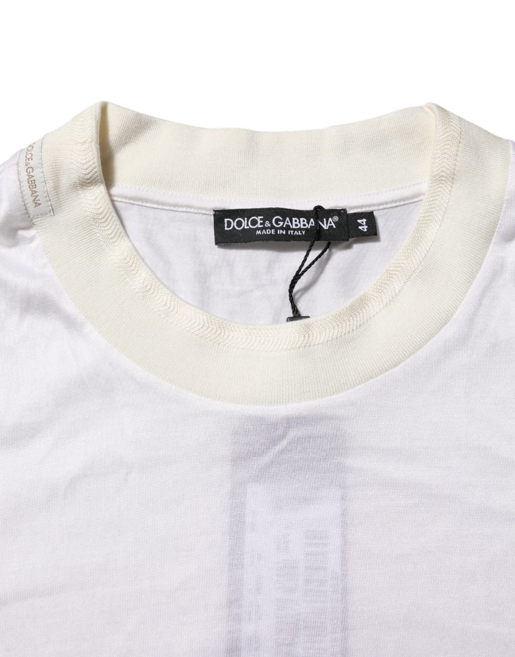 Vit siden-t-shirt med rund hals och långa ärmar