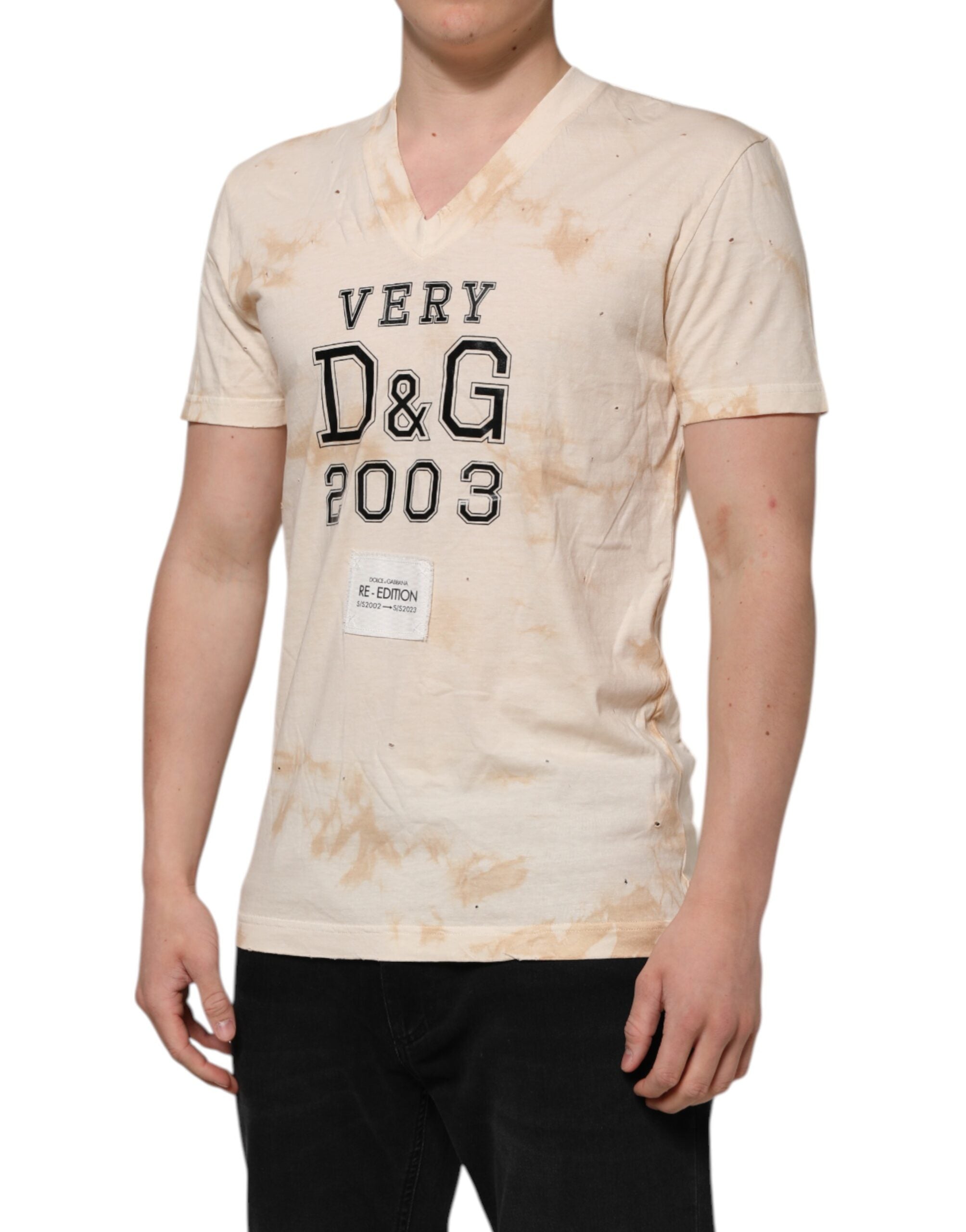 Beige T-skjorte med logotrykk og korte ermer og V-hals
