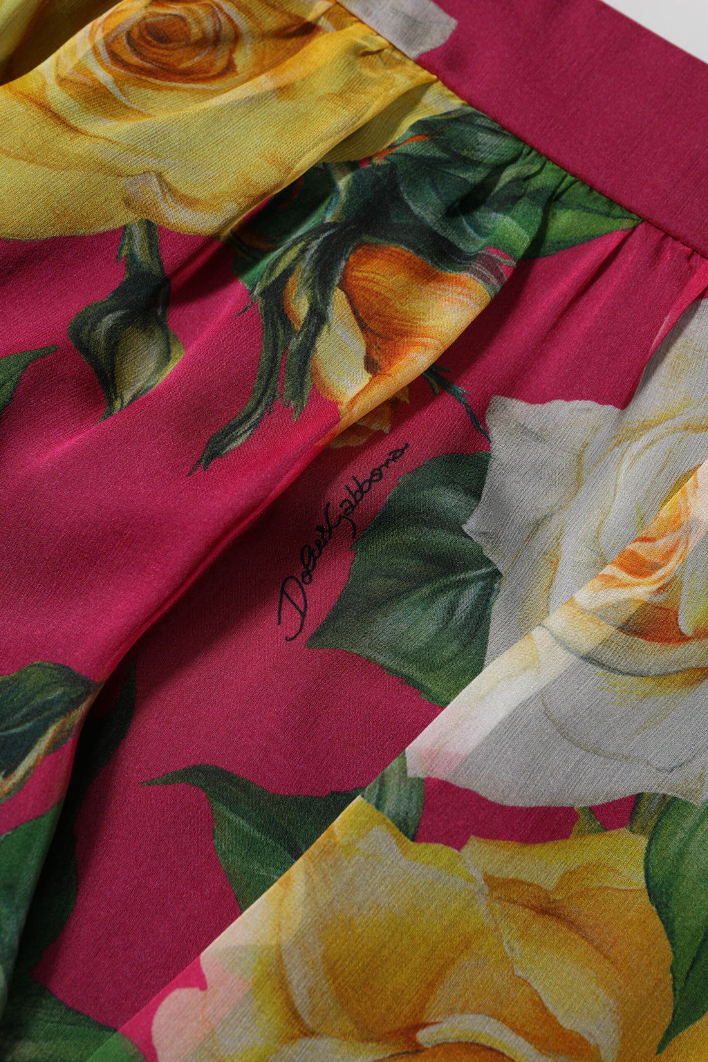 Røde blomsterprintede shorts med høy midje til dame