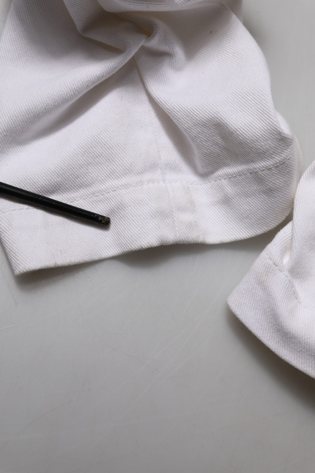 Vita slitna bomullsjeans med hög midja