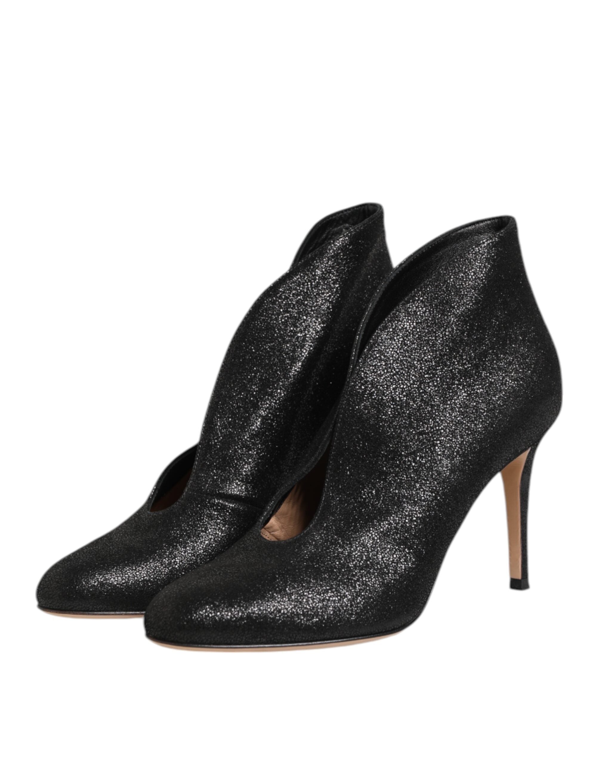 Metalliska svarta pumps med stilettklackar